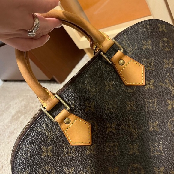 Louis Vuitton Alma - Picture 10 of 11